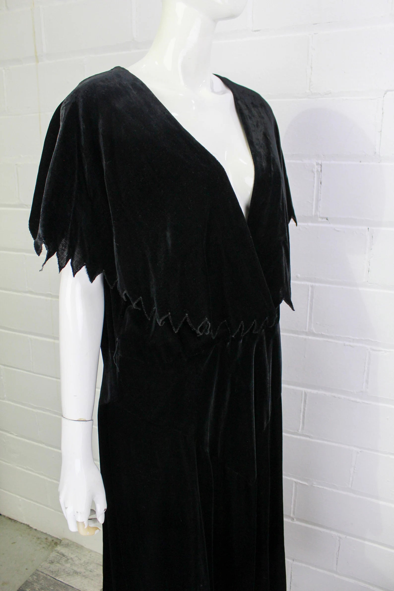 Vintage 1920s/ 30s Black Silk Velvet Zig-Zag Capelet Collar Dress, Deep V, B40 Vintage 1920s/ 30s Black Silk Velvet Zig-Zag Capelet Collar Dress, Deep V, B40