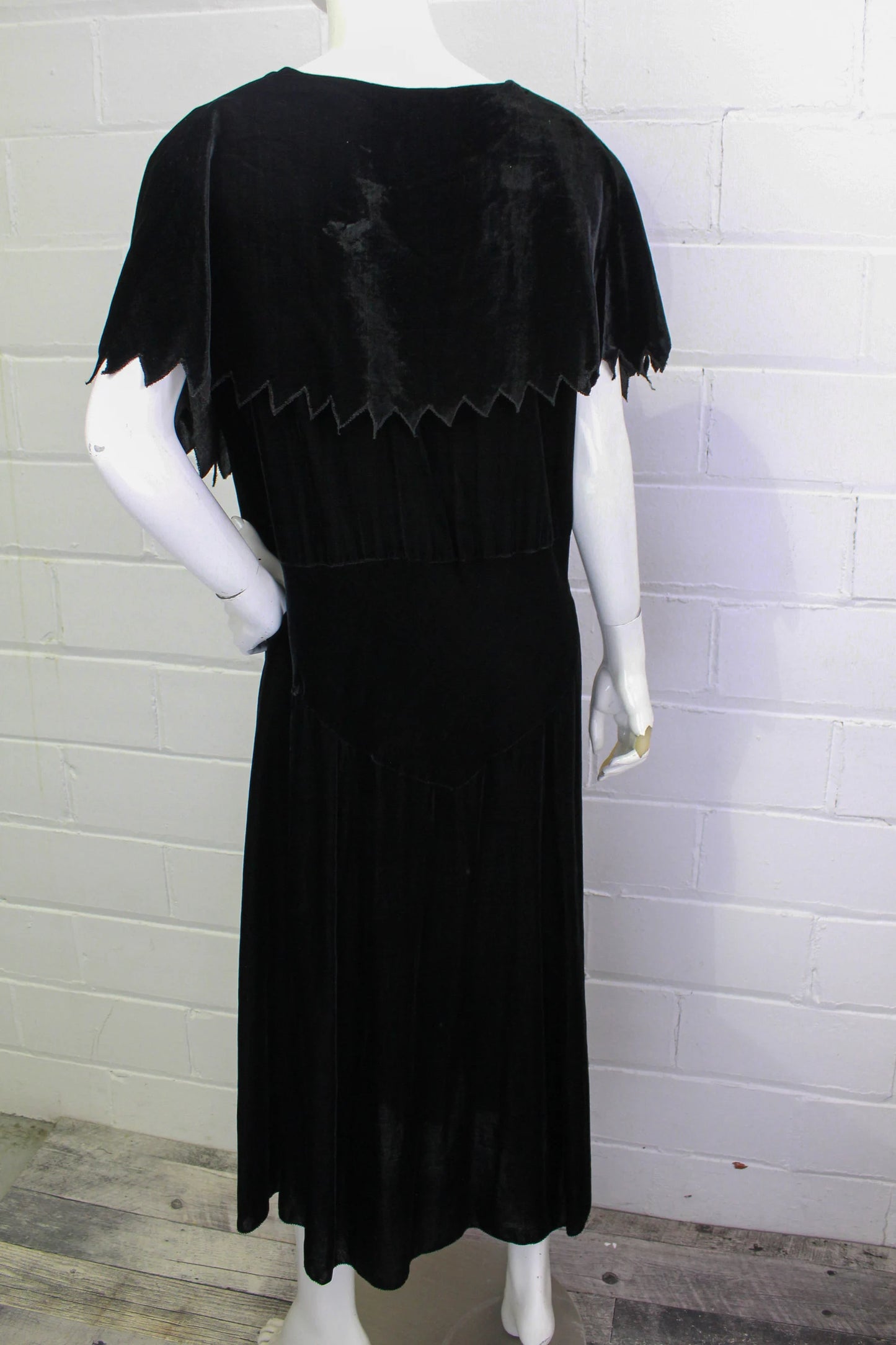 1920s 1930s Dress, 20s Silk Velvet Black Dress with Zig Zag Capelet Collar, Flapper Dress, Large Size, Bust 38 in. Hip 44 in.