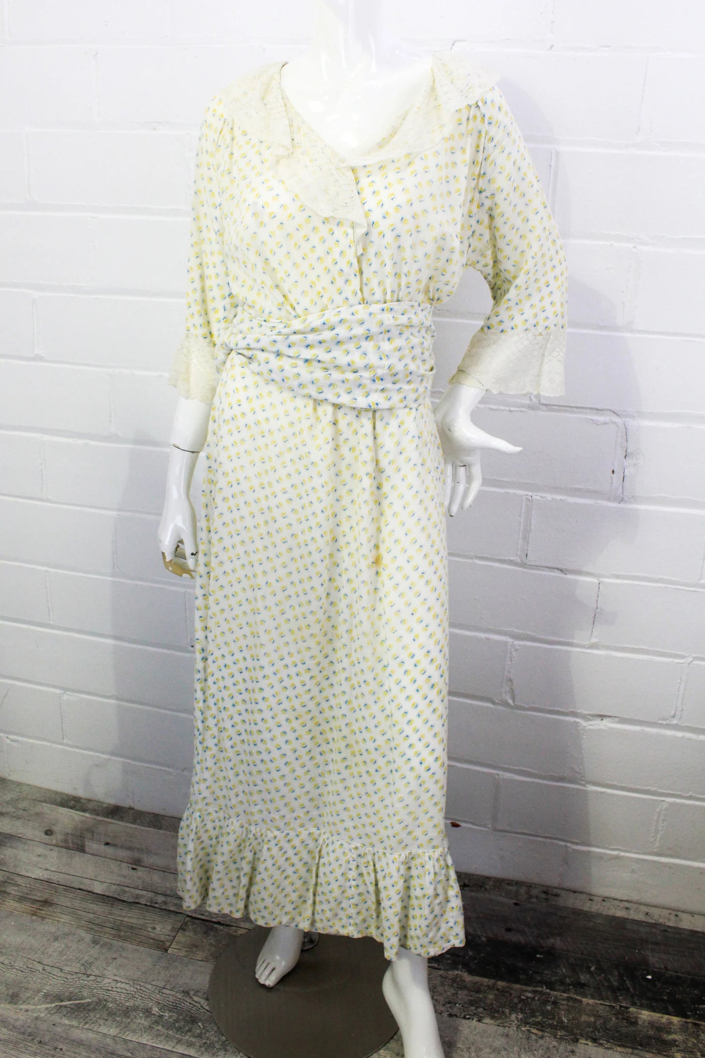 Antique Victorian Yellow Floral Calico Wrapper Dress, Cottagecore Prairie Style, Medium