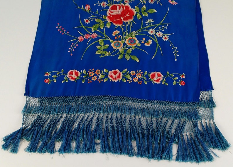 1920s silk piano shawl scarf, flower embroidery 