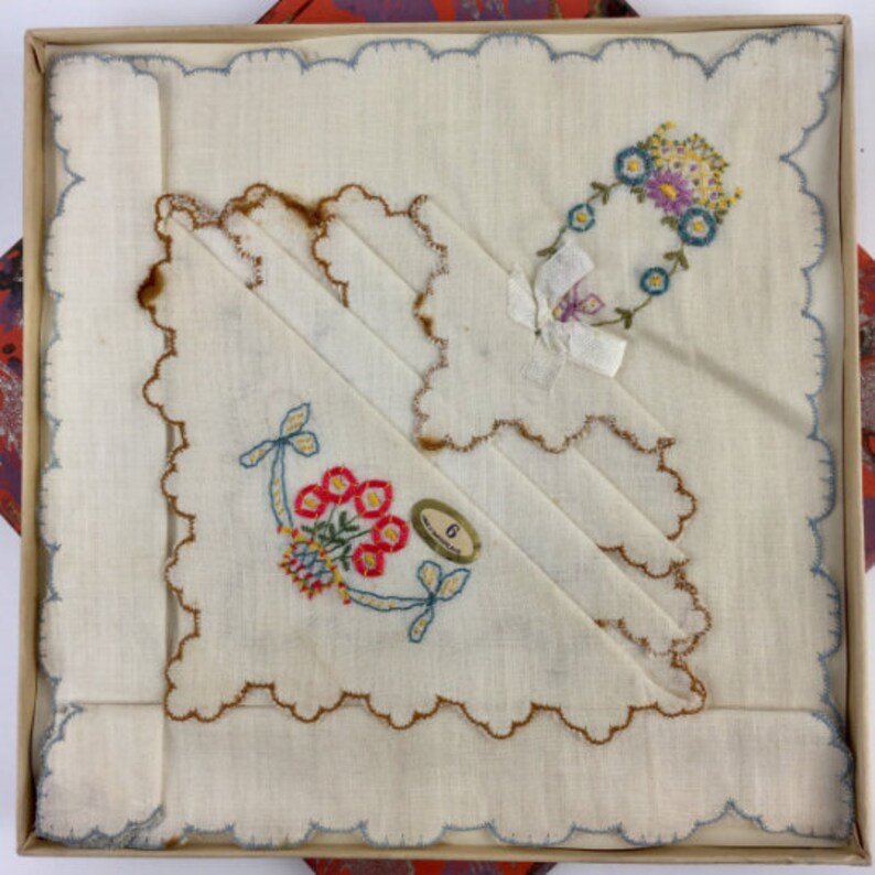 1920s handkerchief box, butterfly art deco print antique hankies close up of handkerchiefs 