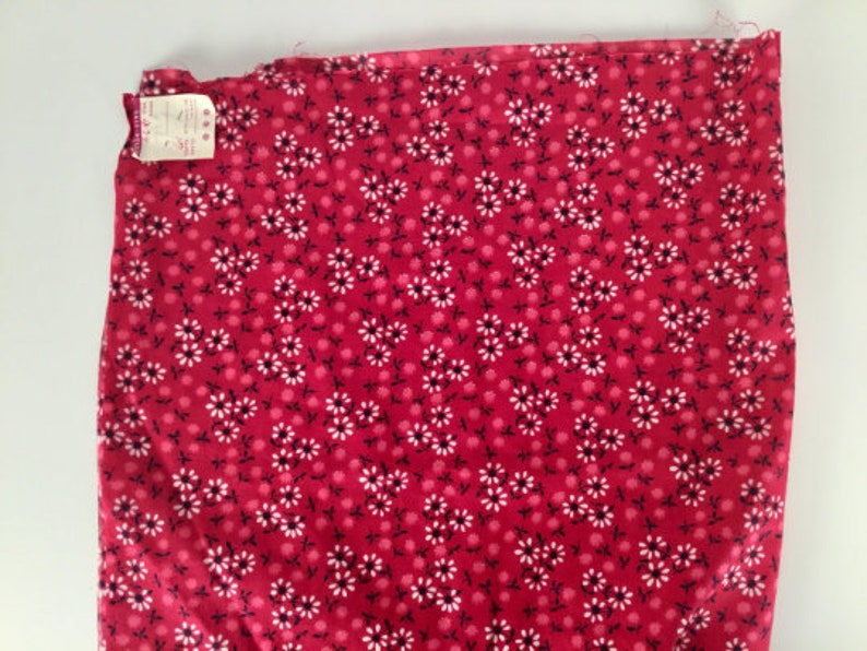 Vintage 1970s Fuchsia Pink White & Black Floral Fabric, Ditsy All Over Tossed Floral Poly Cotton Quilting or Sewing Fabric, 6+ Yards