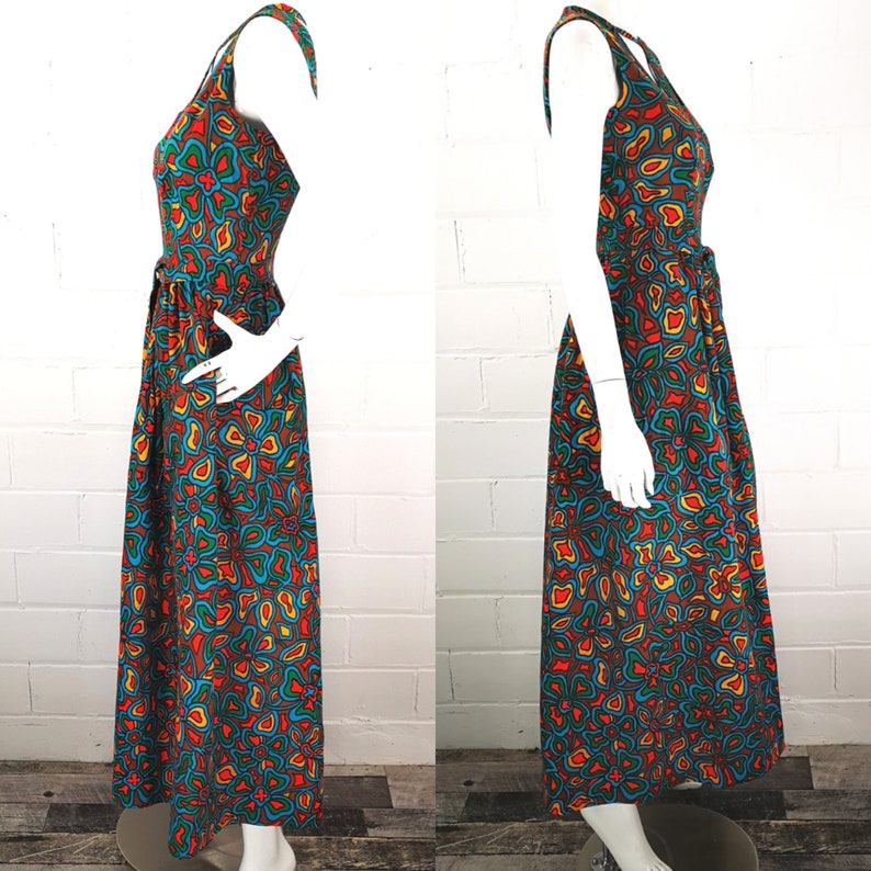 Side views of wide leg 1970s jumpsuit on a mannequin. Ian Drummond Vintage. 