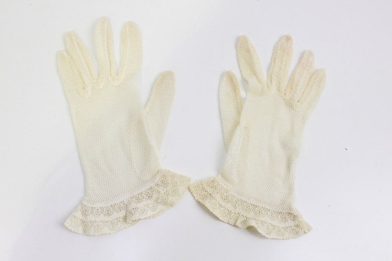 Vintage White Net Gloves with Lace Ruffle, Bridal Gloves, Mid Century Women's Dress Gloves Vintage White Net Gloves with Lace Ruffle, Bridal Gloves, Mid Century Women's Dress Gloves