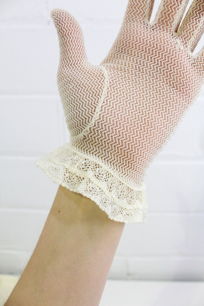 ladies dress gloves Vintage White Net Gloves with Lace Ruffle, Bridal Gloves, Mid Century Women's Dress Gloves