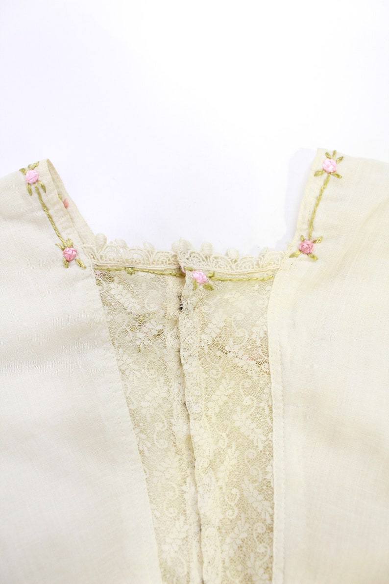 Edwardian Blouse with Floral Embroidery, Antique Cotton Blouse, 1900s Girls Shirt Waist Blouse, XXS Bust 28 in.