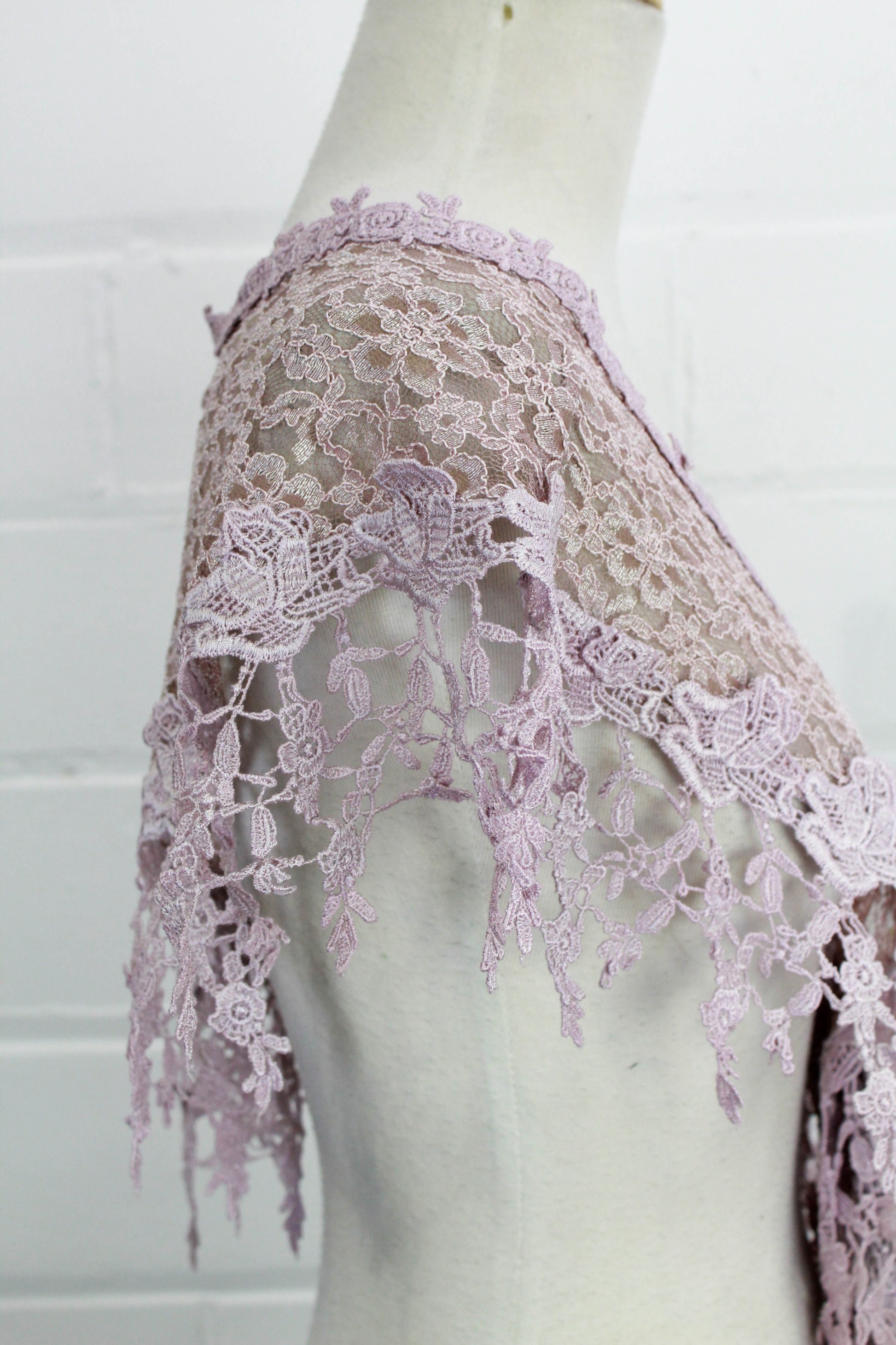 Mauve Lace Victorian Style Shawl Side View of Lace