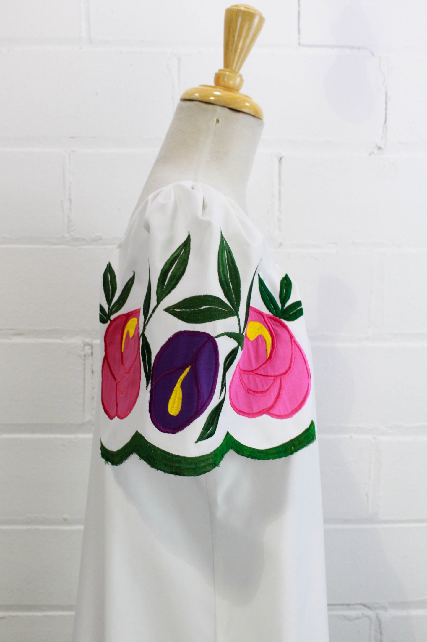 Vintage 1980s Jésus A Diaz Mexican Dress with Embroidered Flower Appliqué, M/L