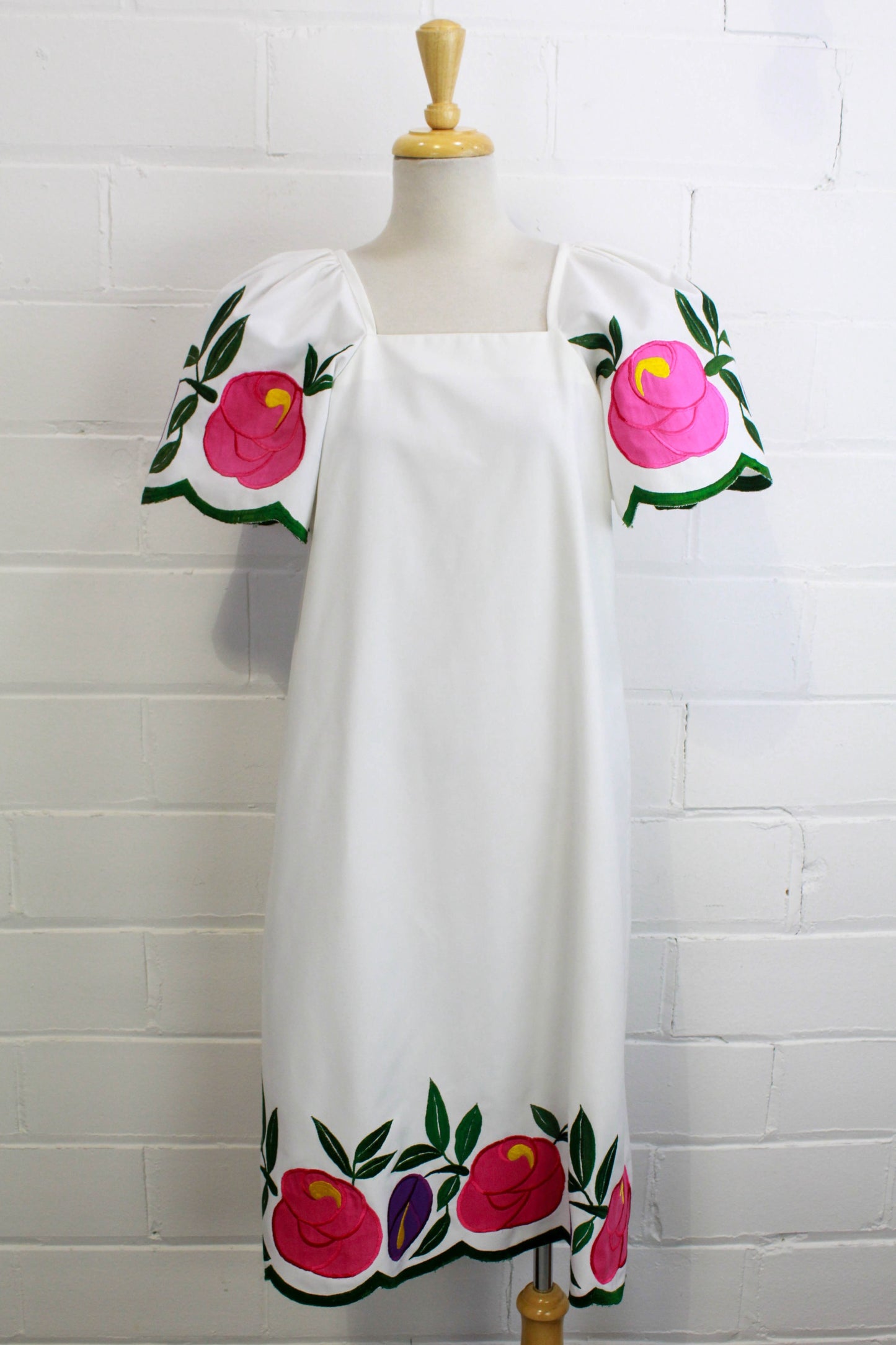 Vintage 1980s Jésus A Diaz Mexican Dress with Embroidered Flower Appliqué, M/L