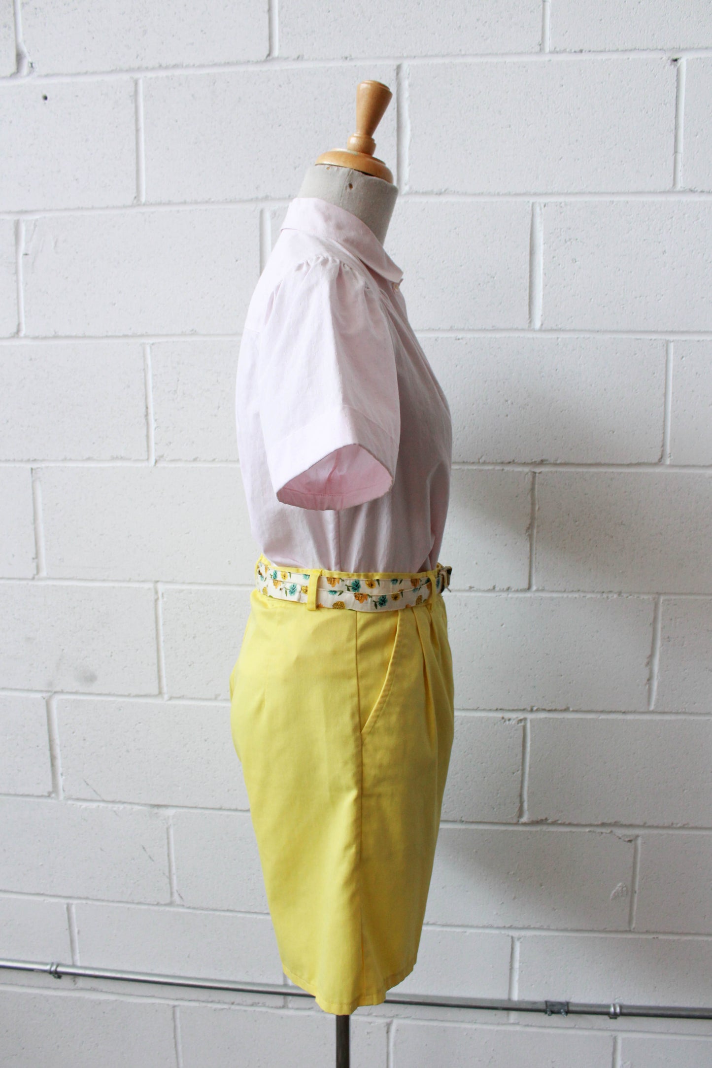 1980s Yellow High Waisted Shorts, Waist 28"