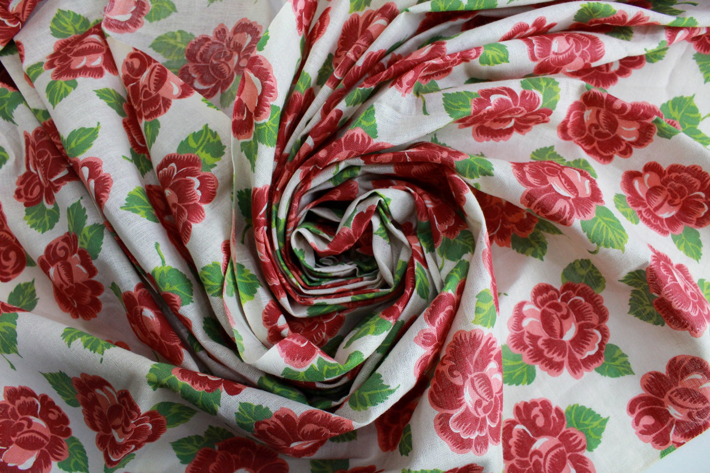 1940s 1950s rose print cotton sewing fabric