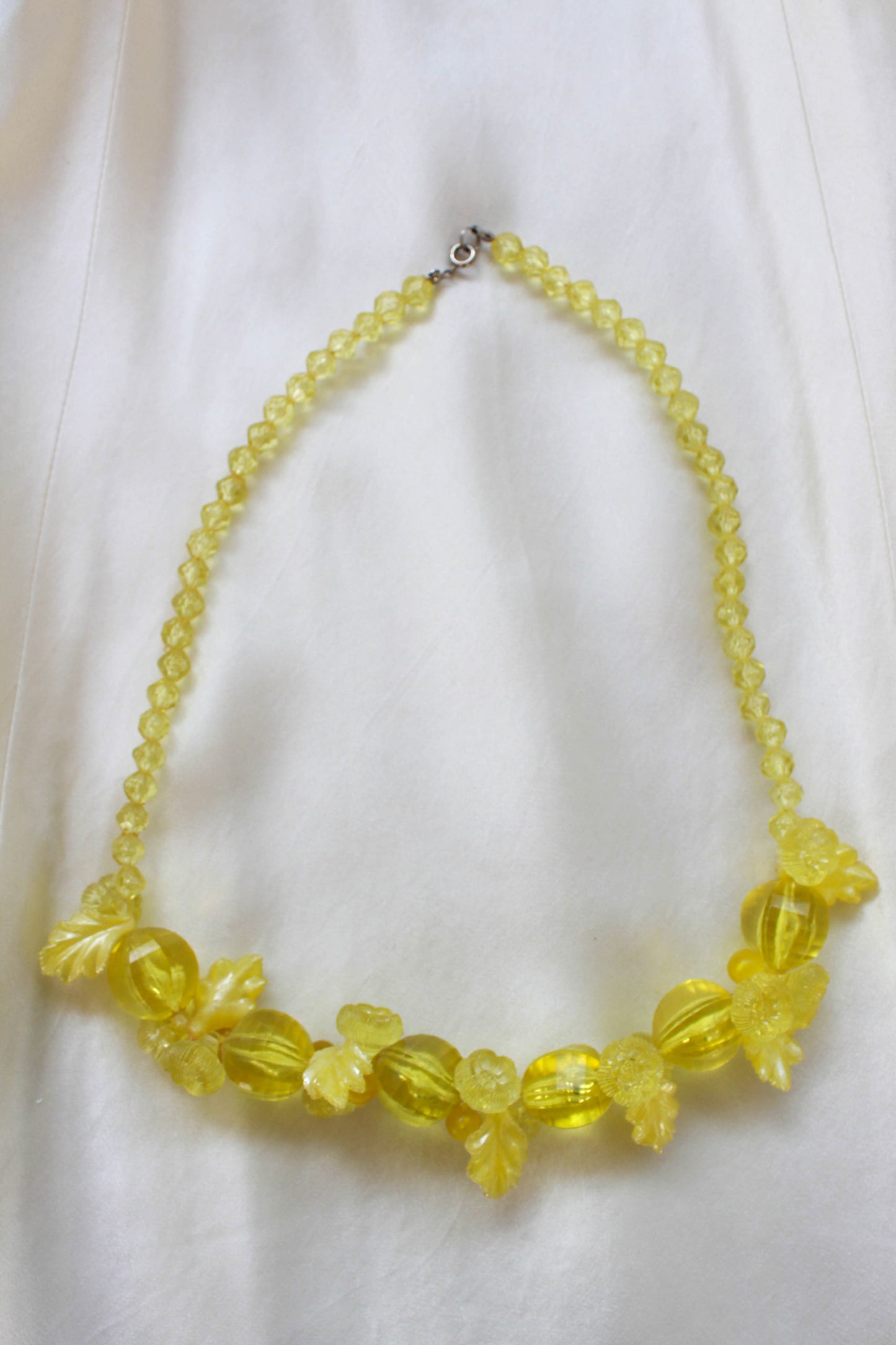 1950s Yellow Plastic Floral Necklace
