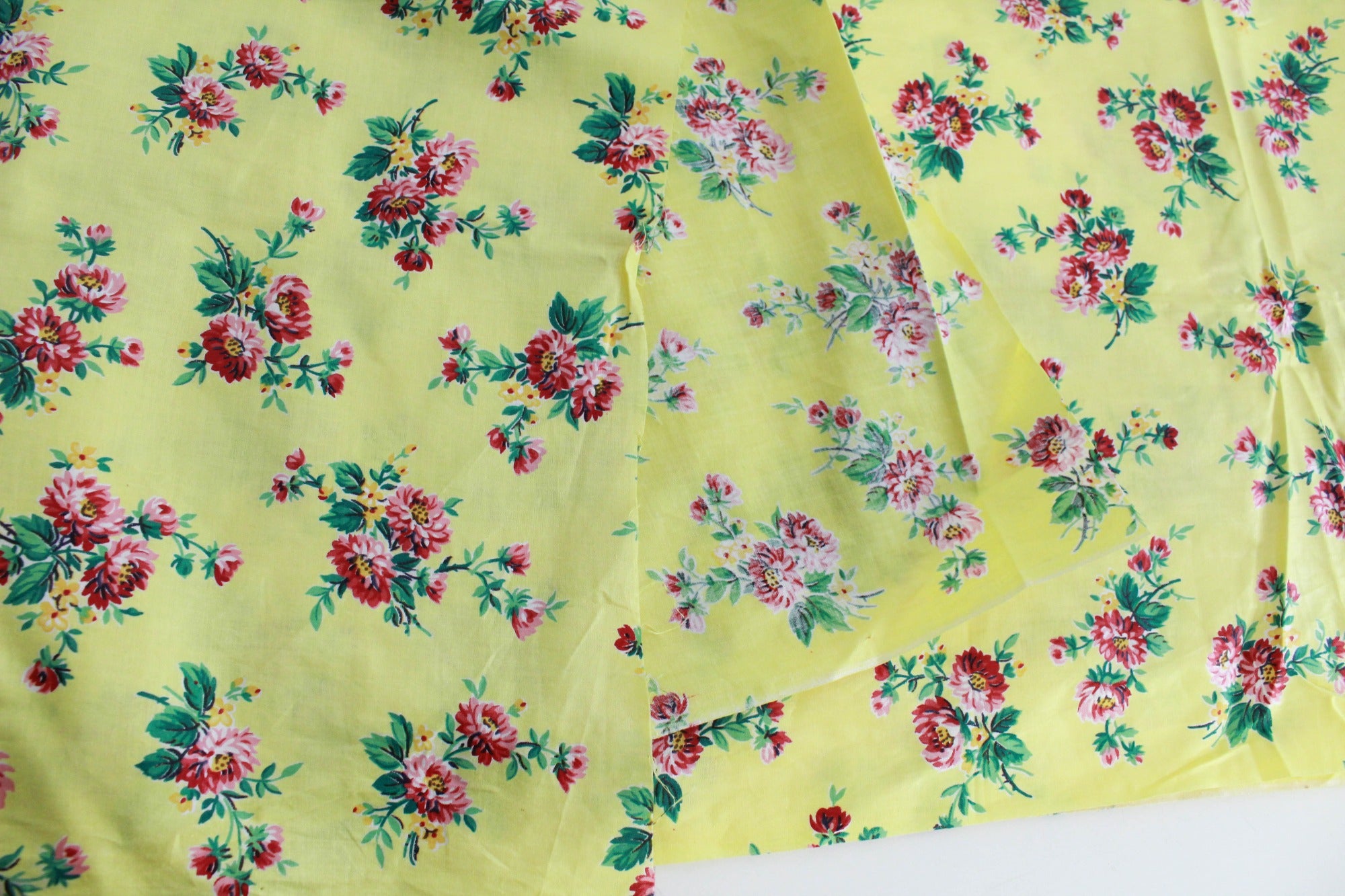 Vintage 70s online Field of Flowers Floral Bright Green Pink Fabric Polyester