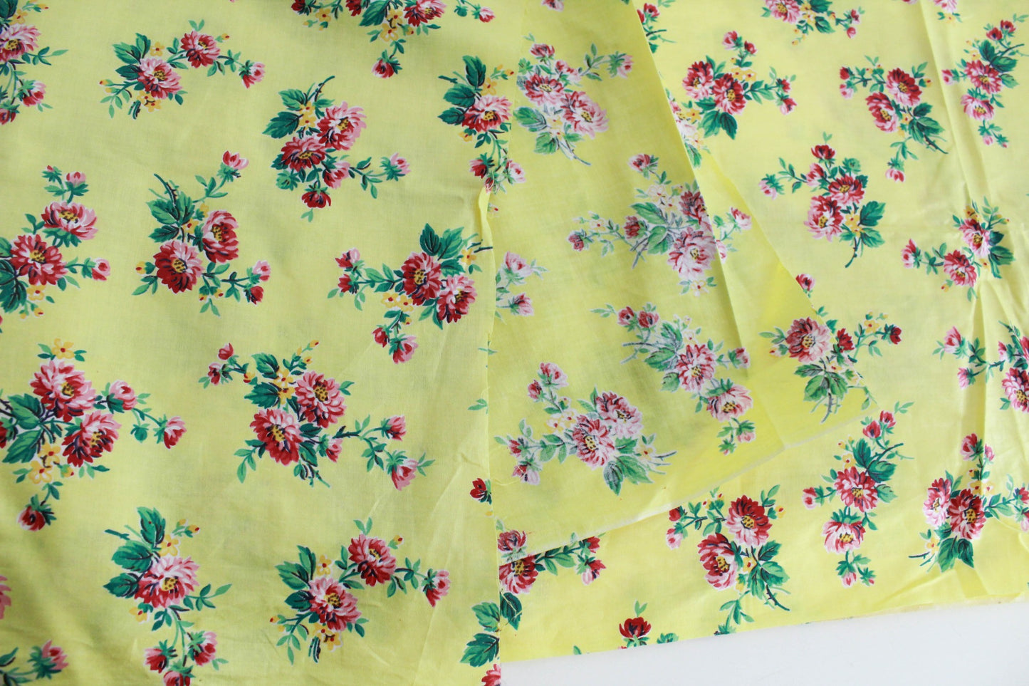 1950s Yellow Pink Floral Print Polished Cotton Fabric, 8.19 Yards
